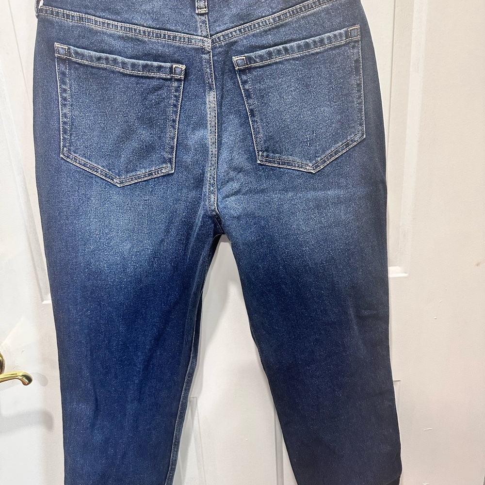 Hollister highrise mom jeans in size 7S